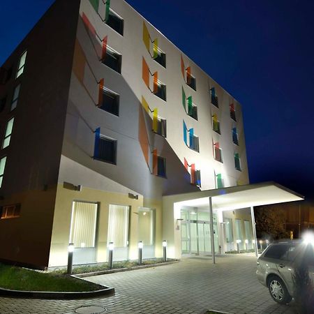 Hotel Euro Pardubice Bagian luar foto