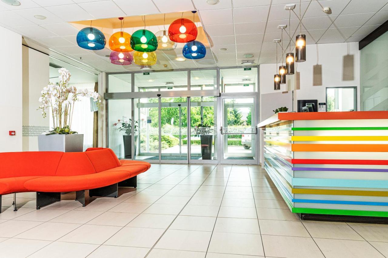 Hotel Euro Pardubice Bagian luar foto