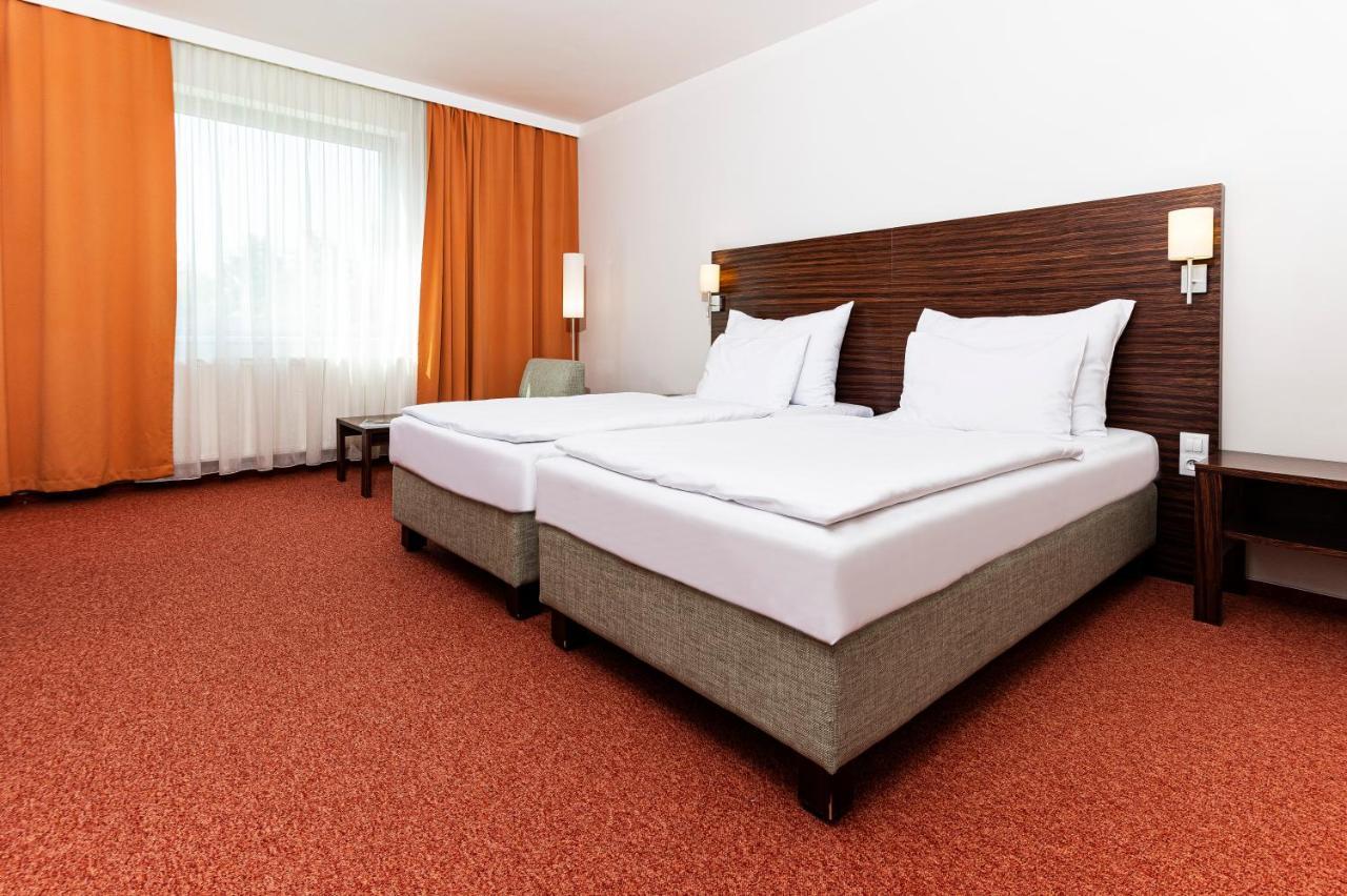 Hotel Euro Pardubice Bagian luar foto