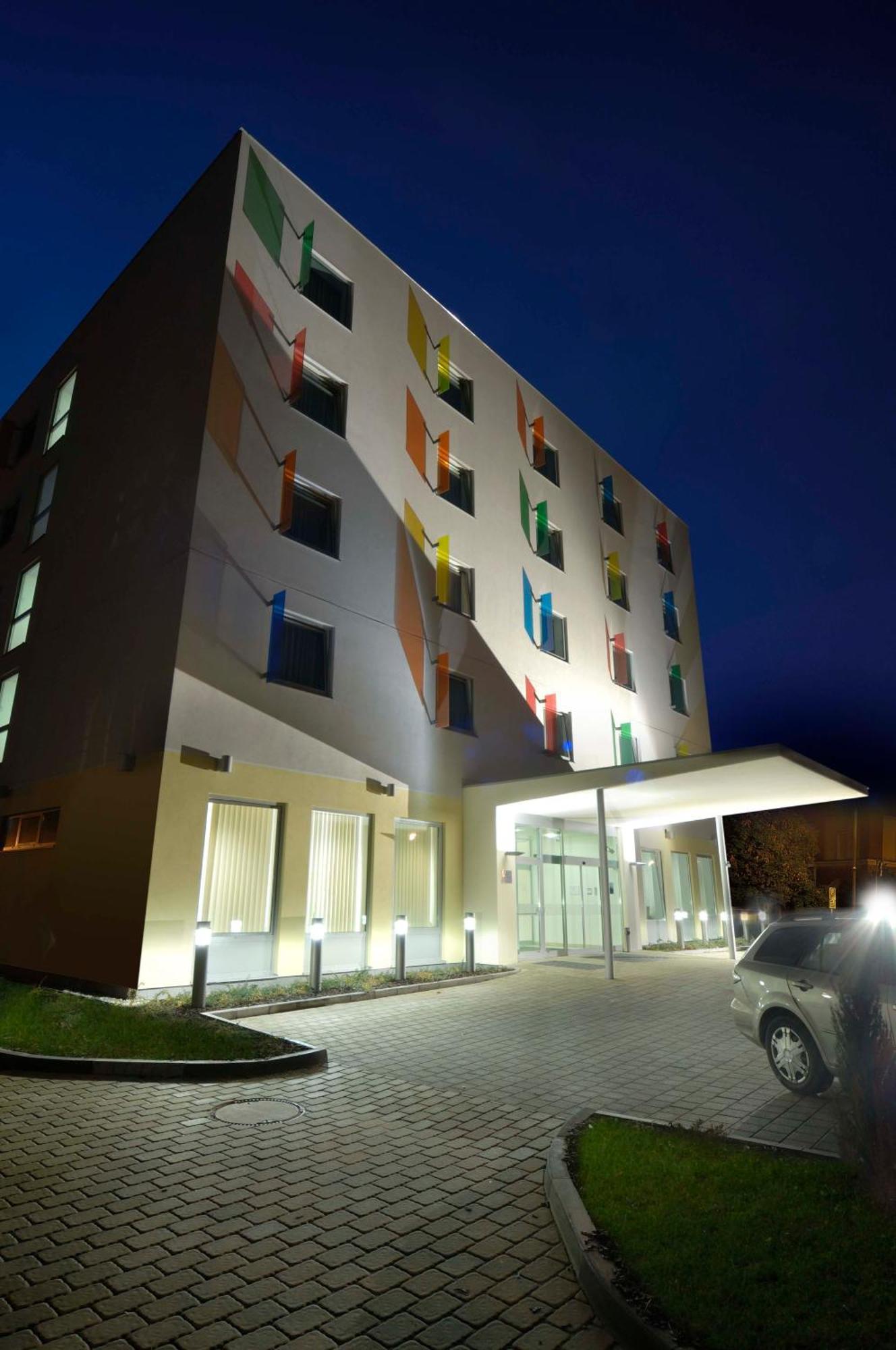 Hotel Euro Pardubice Bagian luar foto