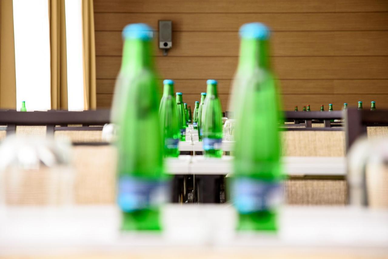 Hotel Euro Pardubice Bagian luar foto